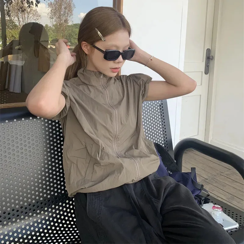 American Vintage Sports Jackets Women Mountaineer Short Sleeve Sun-proof Coat Female Summer Thin Zipper Quick Drying Jacket - Image 2
